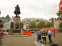 2 Denkmalkletterer hielten Feuerwehr und Polizei in Trapp Koeln Heumarkt P045